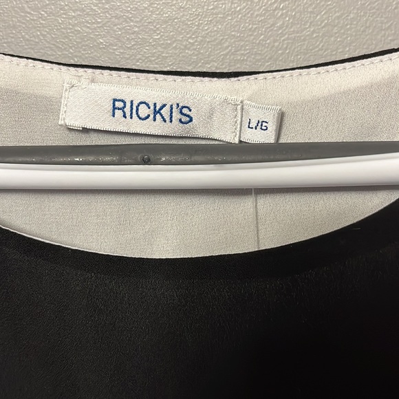 Ricki’s Asymmetrical Black and White Blouse Size Large NWT - Picture 2 of 5